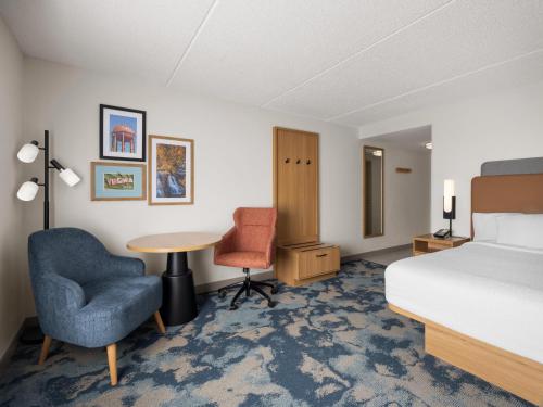 a hotel room with a bed and a desk and chair at Hampton Inn Warrenton, Va in Warrenton