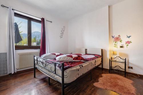 a bedroom with a bed in a room with a window at Casa Zoe in Arco