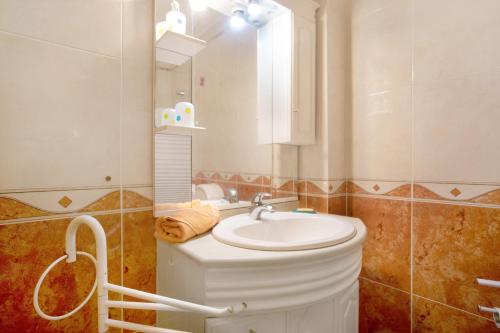 a bathroom with a sink and a mirror at A O - La Source in Peniche
