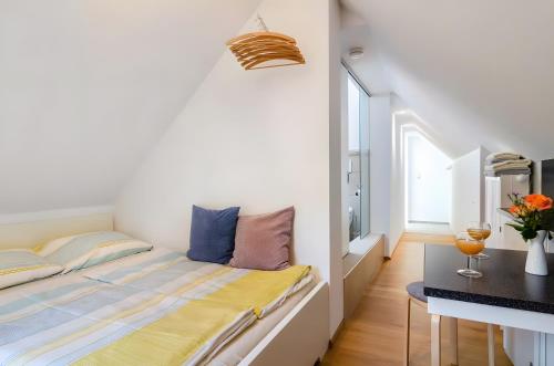a small bedroom with a bed in a room at Kleines Zimmer am See in Bodman-Ludwigshafen