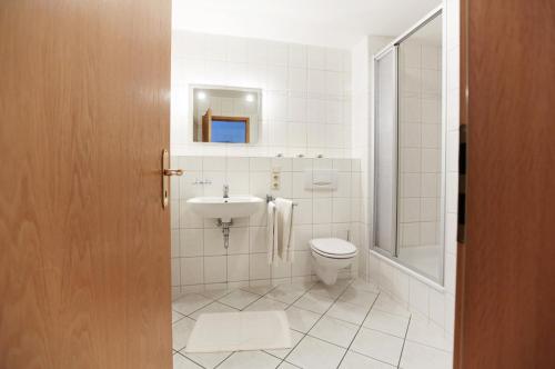 a bathroom with a toilet and a sink at Haus Strandeck Nordstrand 18 in Göhren