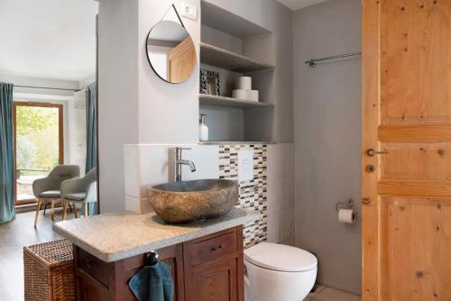 a bathroom with a sink and a toilet at Casa Rea in Murazzano