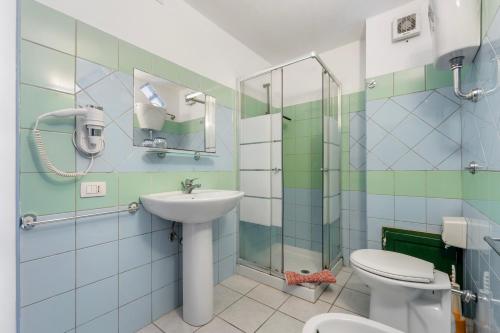 a bathroom with a toilet and a sink at Sa Funtana in Gonnesa