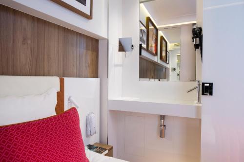 Gallery image of H&ocirc;tel Eiffel Turenne in Paris