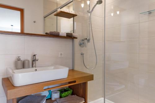 a bathroom with a sink and a shower at Villa Solinda App Vivaldi in Selva