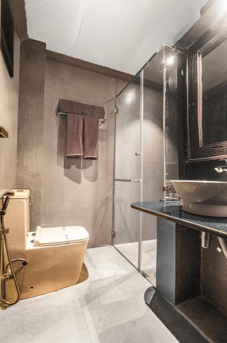 a bathroom with a sink and a toilet and a shower at Arama Transit Hotel in Katunayaka