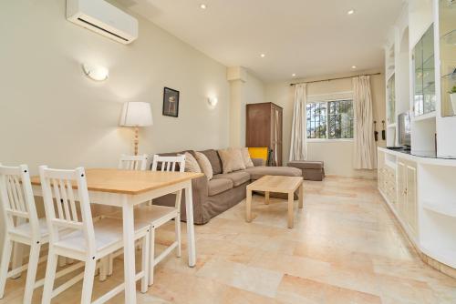 Poolside Apartment Nerja