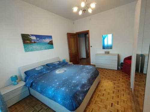 a bedroom with a blue comforter on a bed at Casa Delle Gemme in Valenza