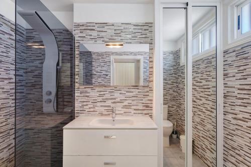3 bedrooms with views