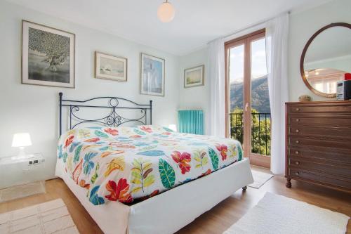 a bedroom with a bed and a dresser and a window at Casa Armando in Laglio