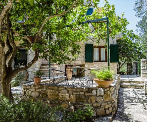 Adamantia Newly Built Room A4