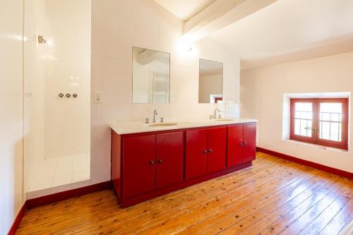 a bathroom with a red cabinet and a sink at Maison Vigneronne-piscine et vignes in Trèbes