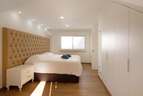a bedroom with a large bed and a window at Casa do Marquês in Vila Real de Santo António