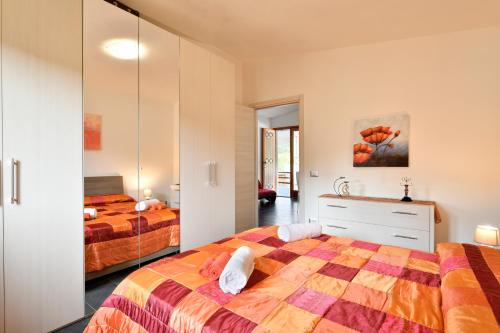 a bedroom with two beds and a mirror at Casa I Ginepri in Cardedu
