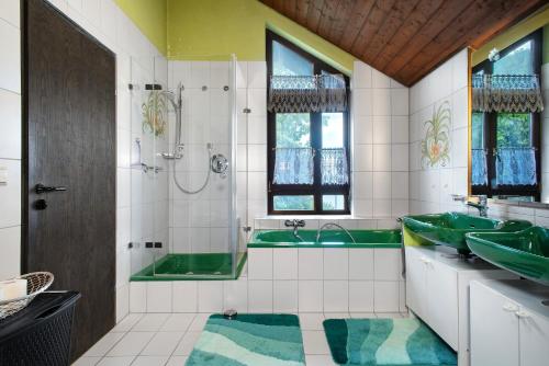 a bathroom with two green sinks and a shower at Ferienwohnung Schindele in Langenargen