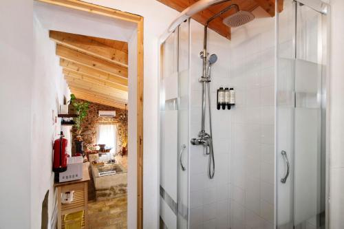 a bathroom with a shower with a glass door at Quinta do Silêncio T2 in Tavira