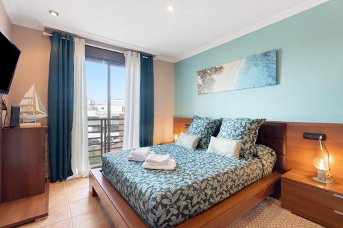 a bedroom with a bed with a view of a balcony at Ático Beach Sotavento in La Tejita