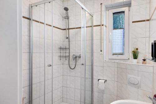 a bathroom with a shower with a glass door at Ferienwohnung Fuldatalblick in Fulda