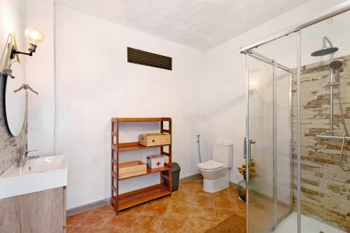 a bathroom with a shower and a toilet at La Cuadra de Juan in Frontera