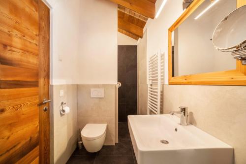 a bathroom with a white sink and a toilet at Ferienwohnung Burgeis in Malles Venosta