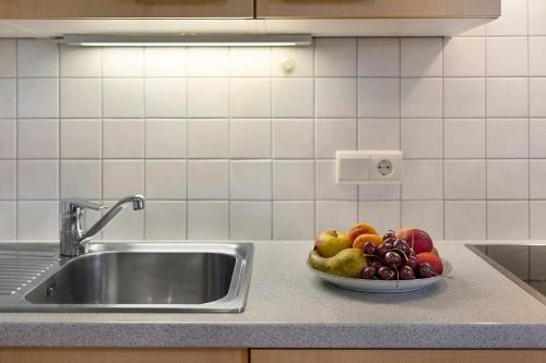 a bowl of fruit on a counter next to a sink at Stinerhof Panoramablick in Vols am Schlern