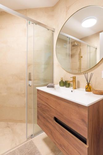 a bathroom with a sink and a shower at Lovely Apartment Higueron in Benalmádena