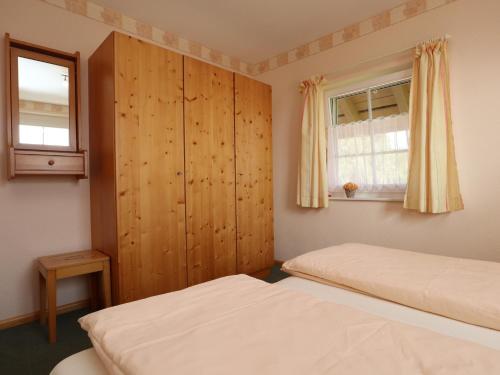 a bedroom with two beds and a window at Ferienwohnung Haus Doris in Rickenbach