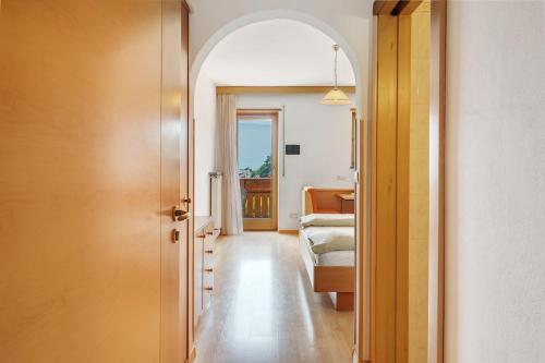 a hallway with a door leading to a bedroom at Seaberhof Kaltern in Caldaro