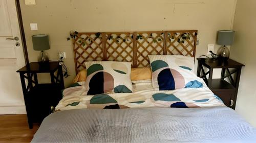 a bed with two pillows on it in a bedroom at Peniche l’Arlésienne in Arles