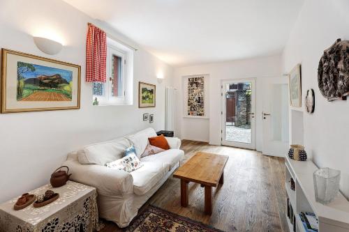 a living room with a white couch and a table at Casa romantica in Ispra