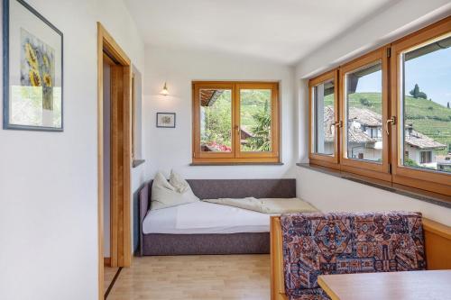 a small room with a bed and a window at Seaberhof Kaltern in Caldaro