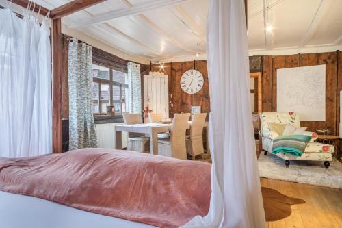 a bedroom with a bed and a dining room at Lemkamp groß in Markdorf