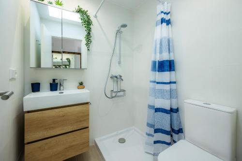 a bathroom with a sink and a shower at Casa Antonia in Cala Millor