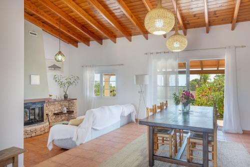 a living room with a table and a couch at Can Juan Pedro in La Mola