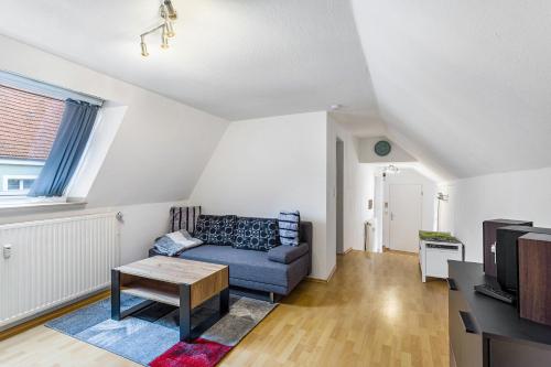 a living room with a couch and a tv at Ferienwohnung Am Osttor in Warendorf