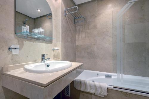 a bathroom with a sink and a bath tub at La Terraza del Mar in Manilva