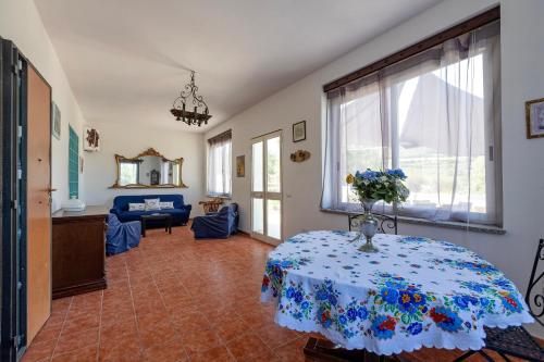 a living room with a table with a vase of flowers on it at Il Giglio Rosa in Sorso