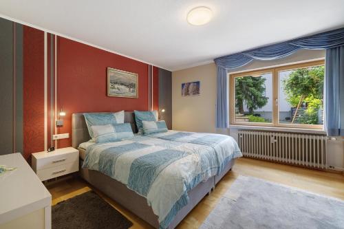 a bedroom with a bed and a window at Ferienwohnung Janko in Meßstetten