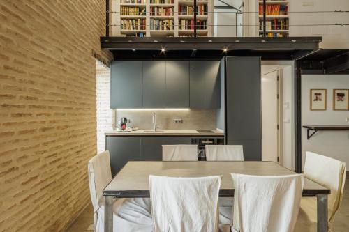 Cozy Center Apartment