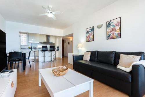 2 Bed 1 Bath Very Bright Apt