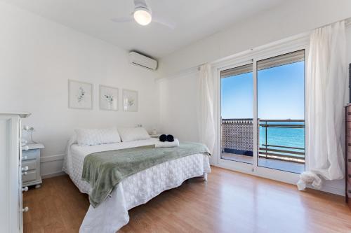 2 Bed 1 Bath Very Bright Apt