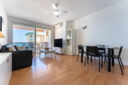 2 Bed 1 Bath Very Bright Apt