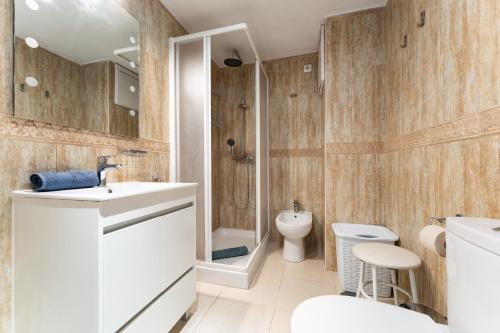 2 Bed 1 Bath Very Bright Apt