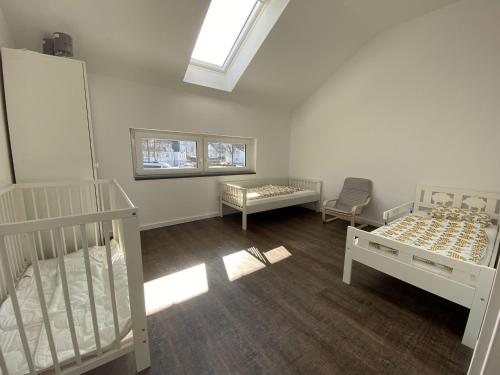 a room with two bunk beds and a window at Ferienwohnung Repetal in Attendorn