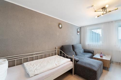 a living room with a bed and a couch at Ferienwohnung Knittlingen in Knittlingen