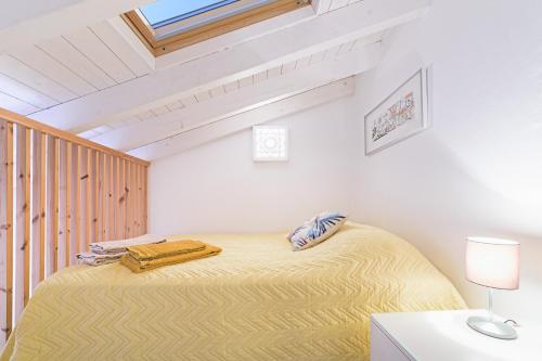 a bedroom with a bed in a white room at Casa Das Batatas in Odeceixe