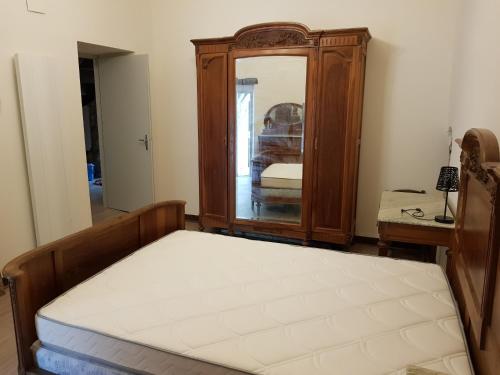 a bedroom with a bed and a large mirror at Rives du Tarn in Peyreleau