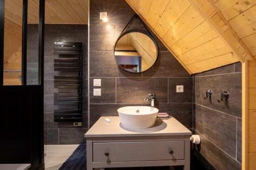 a bathroom with a sink and a mirror at Gite Au pied du Pic du Midi in Campan