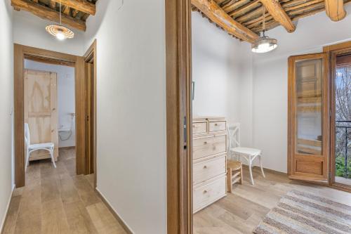 a room with white walls and a wooden ceiling at Casa Pepa in Pampaneira