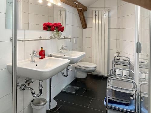 a bathroom with two sinks and a toilet at Haus Haselmaus - Buntspecht in Schwäbisch Gmünd